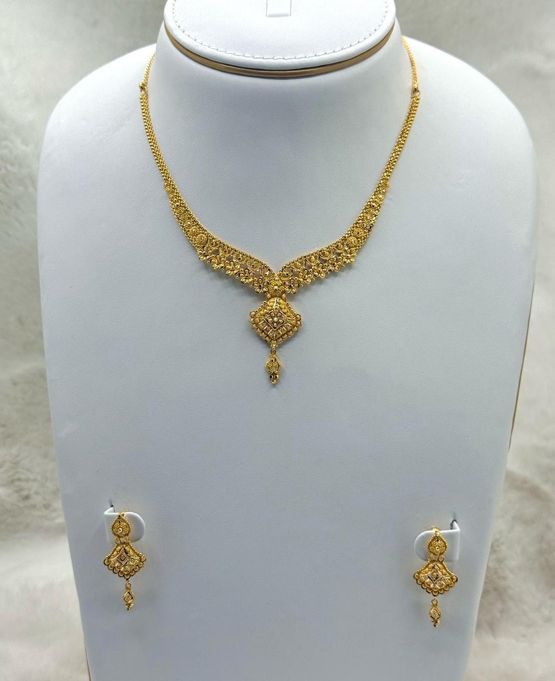 Anushka Necklace Set